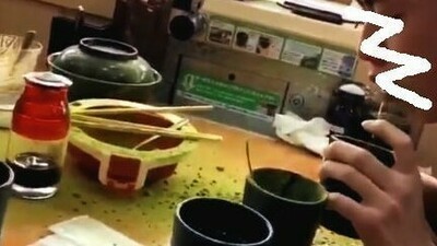 くら寿司で緑茶噴出すバカッター.jpg