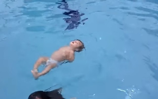 子供が自然に泳ぐ様.jpg